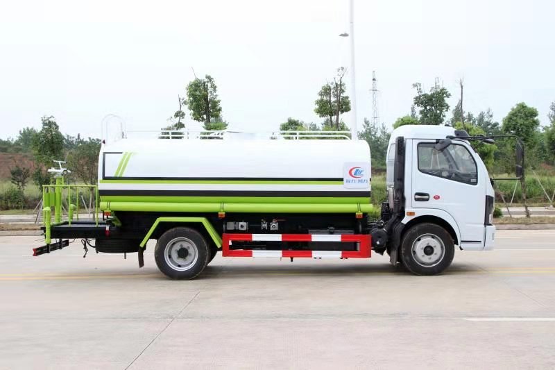 程力威牌CLW5070GPSD6綠化噴灑車(chē)