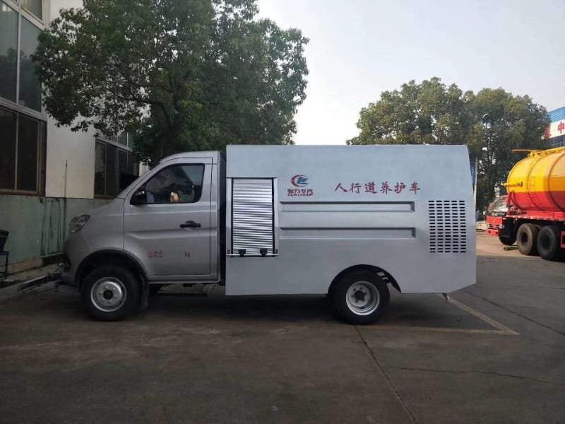 程力威牌CLW5030TYHS6路面養(yǎng)護(hù)車