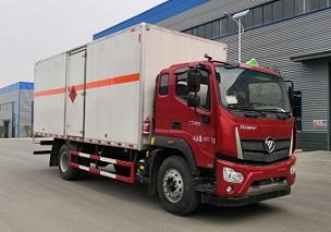 程力威牌CLW5180XRYB6易燃液體廂式運(yùn)輸車
