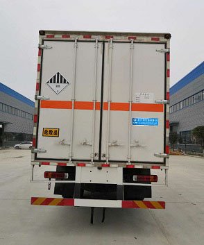 程力威牌CLW5180XZWB6雜項(xiàng)危險(xiǎn)物品廂式運(yùn)輸車