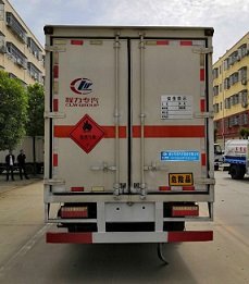 程力威牌CLW5120XRQE6易燃氣體廂式運輸車