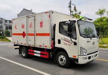 程力威牌CLW5040XRQC6易燃?xì)怏w廂式運(yùn)輸車