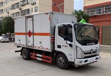 程力威牌CLW5040XRYB6易燃液體廂式運輸車