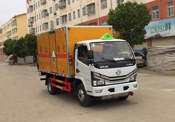 程力威牌CLW5040XFWE6腐蝕性物品廂式運(yùn)輸車(chē)