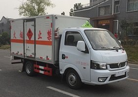 程力威牌CLW5030XRQE6易燃?xì)怏w廂式運(yùn)輸車(chē)