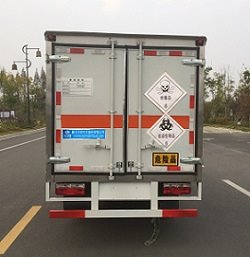 程力威牌CLW5030XDGE6毒性和感染性物品廂式運(yùn)輸車