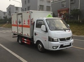 程力威牌CLW5030XFWE6腐蝕性物品廂式運輸車