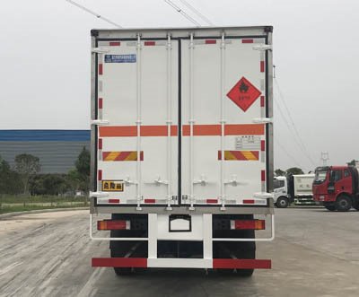 程力威牌CLW5260XRQD6易燃?xì)怏w廂式運(yùn)輸車