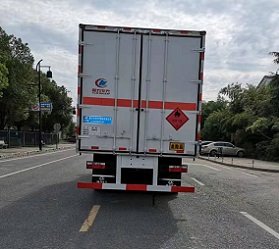 程力威牌CLW5180XRQE6易燃氣體廂式運輸車