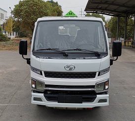 程力威牌CLW5030XRYSH6易燃液體廂式運(yùn)輸車