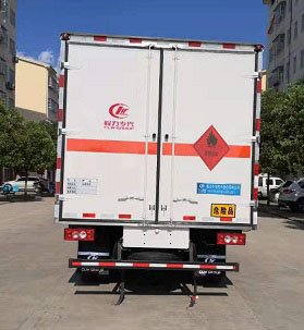 程力威牌CLW5080XRYB6易燃液體廂式運(yùn)輸車