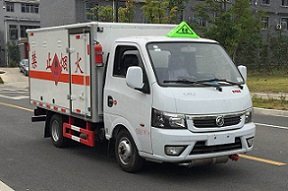 程力威牌CLW5030XRYE6易燃液體廂式運(yùn)輸車(chē)