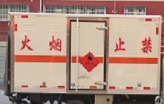 程力威牌CLW5030XRYE6易燃液體廂式運(yùn)輸車(chē)