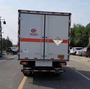 程力威牌CLW5081XZWB6雜項(xiàng)危險(xiǎn)物品廂式運(yùn)輸車