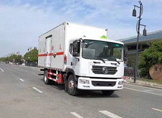 程力威牌CLW5180XFWE6腐蝕性物品廂式運(yùn)輸車
