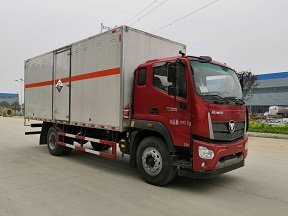程力威牌CLW5180XFWB6腐蝕性物品廂式運(yùn)輸車(chē)