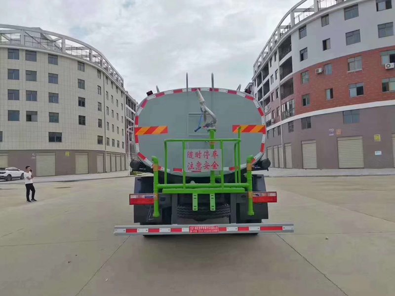 程力威牌CLW5180GLQ6瀝青灑布車