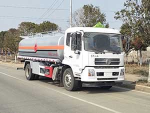 程力威牌CLW5181GYYD6運油車