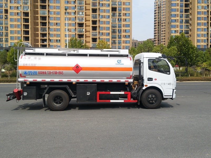 程力威牌CLW5120GJY6加油車(chē)