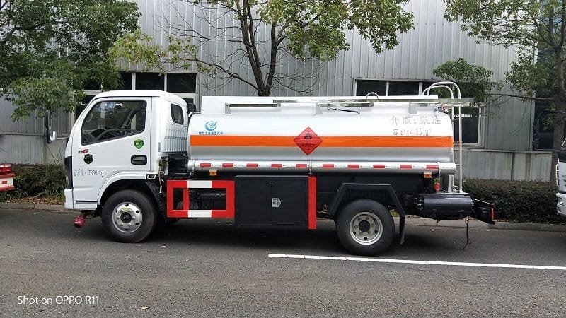 程力威牌CLW5120GJY6加油車(chē)