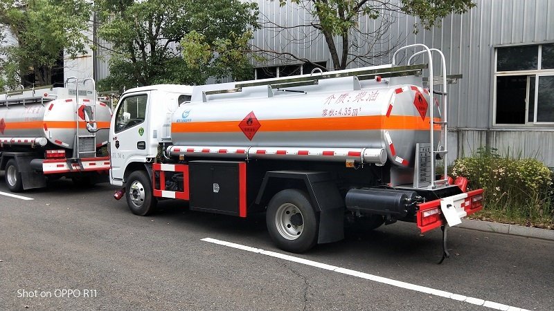 程力威牌CLW5120GJY6加油車(chē)