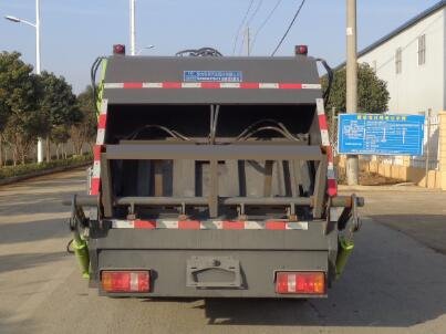 程力威牌CLW5046ZYS6CD壓縮式垃圾車