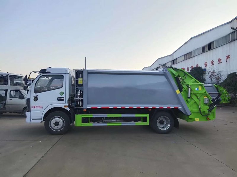 程力威牌CLW5121ZYS6壓縮式垃圾車