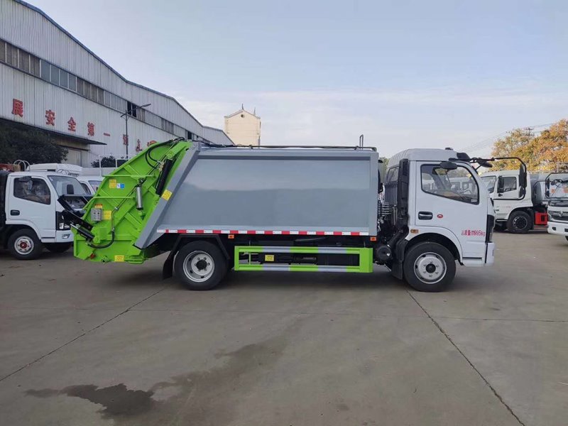 程力威牌CLW5121ZYS6壓縮式垃圾車