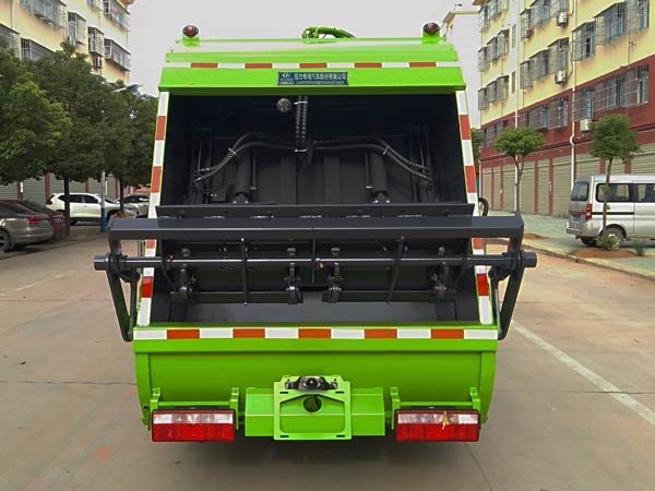 程力威牌CLW5071ZYS6壓縮式垃圾車