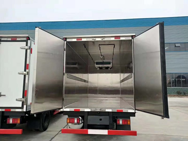 程力威牌CLW5043XYY6醫(yī)療廢物轉(zhuǎn)運車