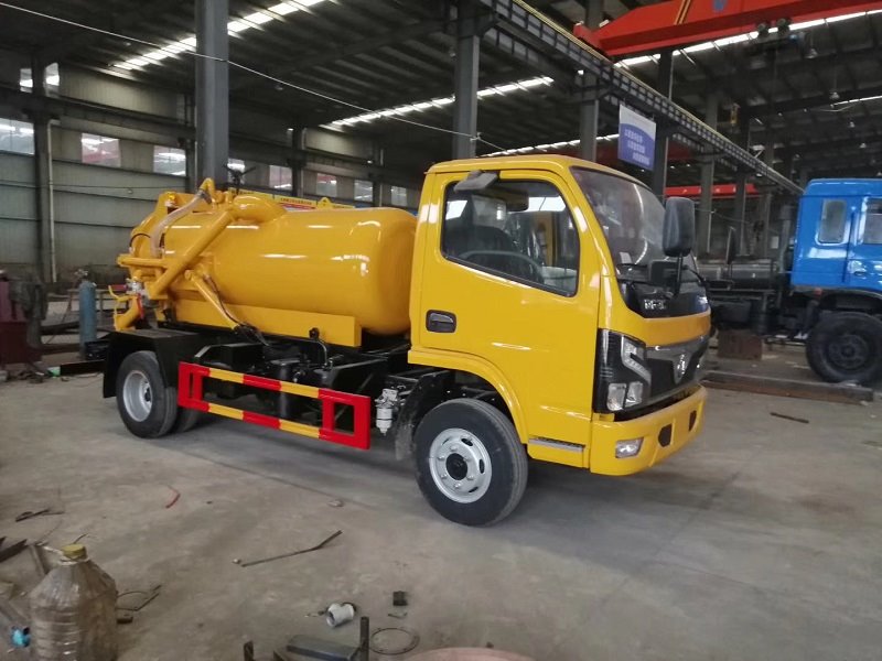 程力威牌CLW5071GXW6吸污車