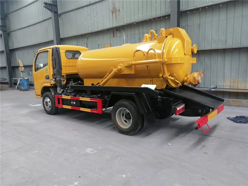 程力威牌CLW5071GXW6吸污車