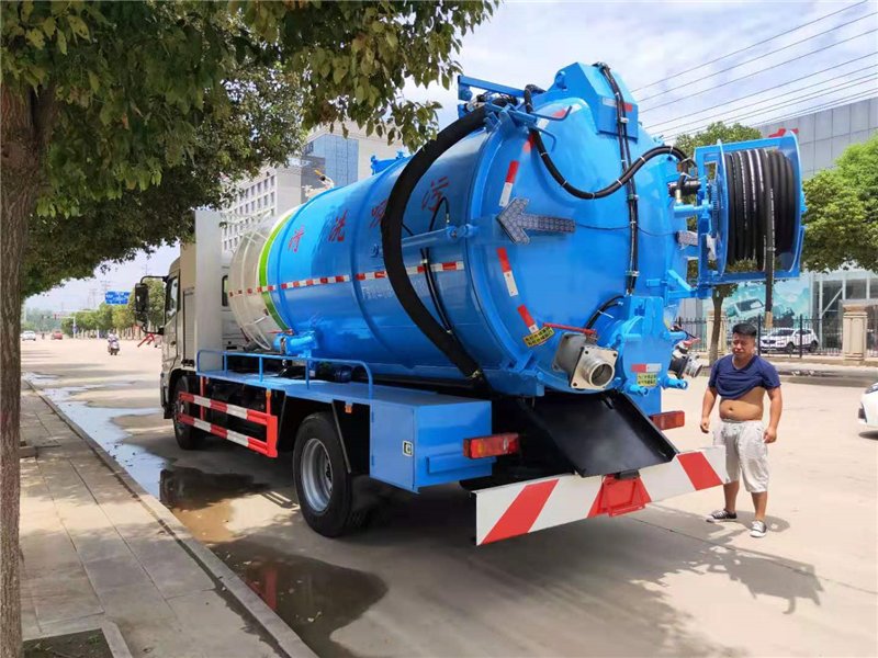 程力威牌CLW5180GQWD6清洗吸污車