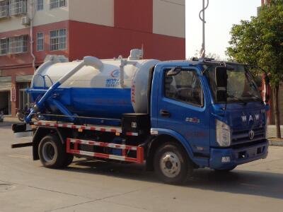 程力威牌CLW5080GXWFD6吸污車