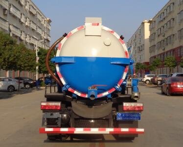 程力威牌CLW5080GXWFD6吸污車