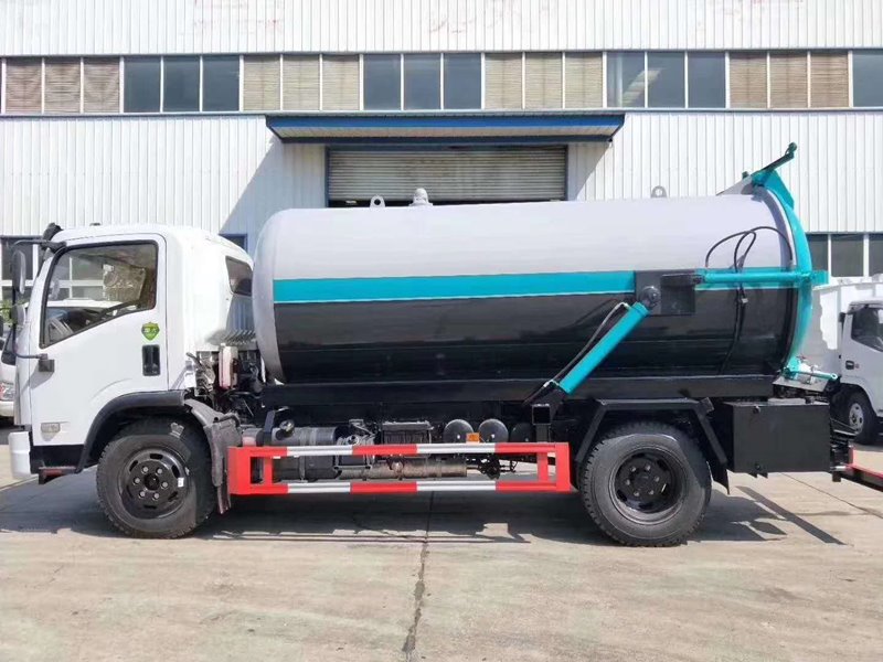 程力威牌CLW5120GXWE6吸污車