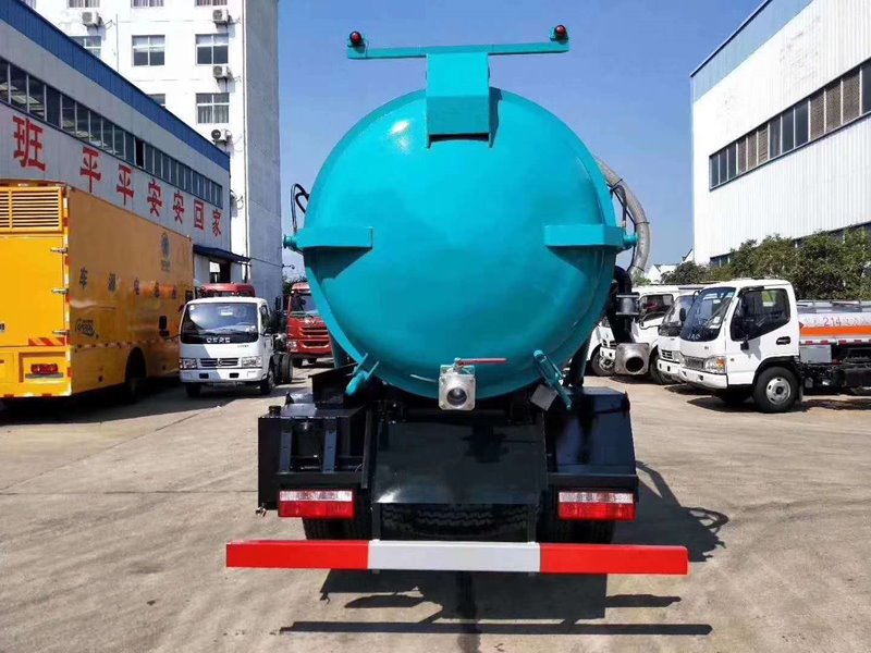 程力威牌CLW5120GXWE6吸污車