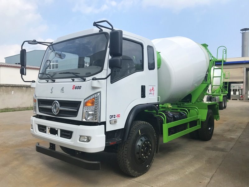 東風(fēng)隨專7方混凝土攪拌車