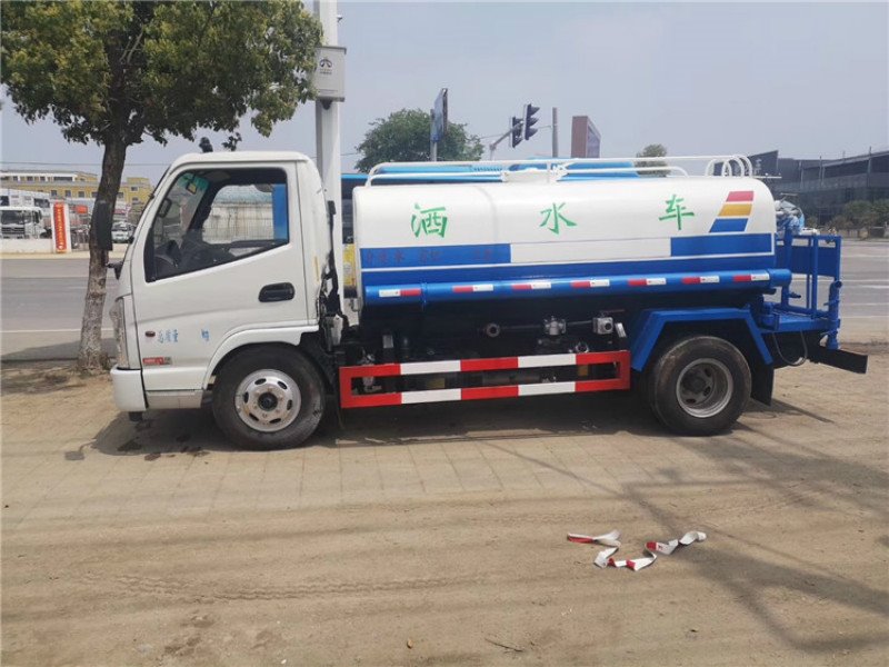 上了熱搜的凱馬5方綠化灑水車