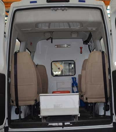 程力威牌CLW5042XJHNJ6救護車