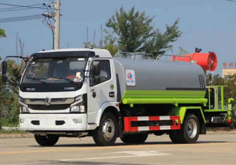低成本的東風(fēng)小多利卡8方霧炮抑塵車