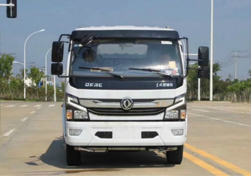 低成本的東風(fēng)小多利卡8方霧炮抑塵車