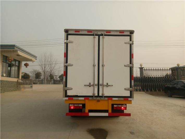 火爆的東風(fēng)多利卡4.2米國(guó)六小型冷藏車
