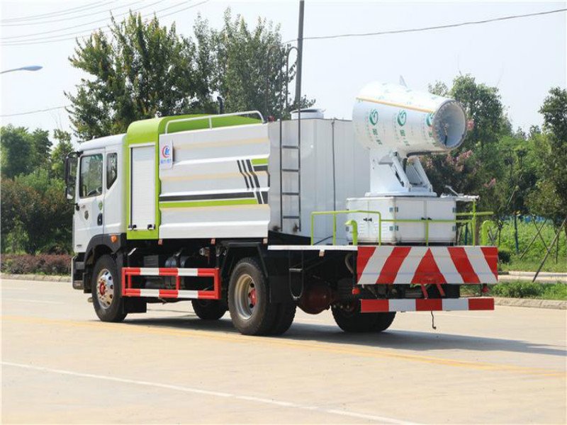 東風(fēng)小多利卡8方霧炮車 知名品牌 性能強(qiáng)