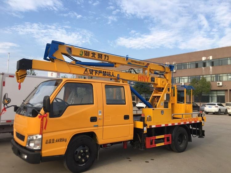 藍(lán)牌江鈴12米高空作業(yè)車