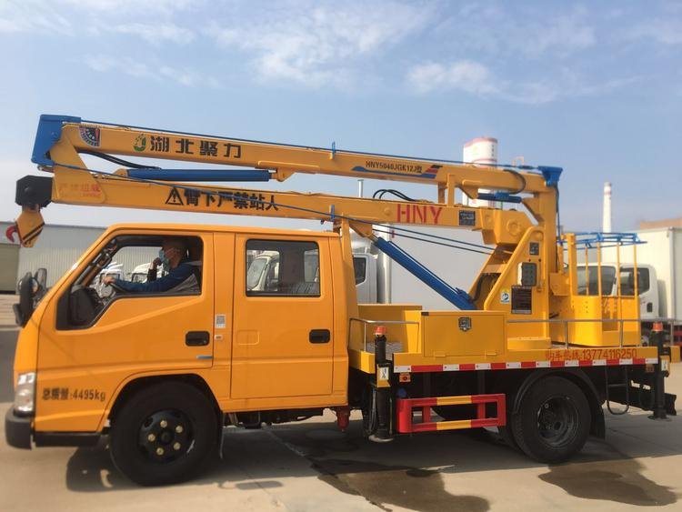 藍(lán)牌江鈴12米高空作業(yè)車