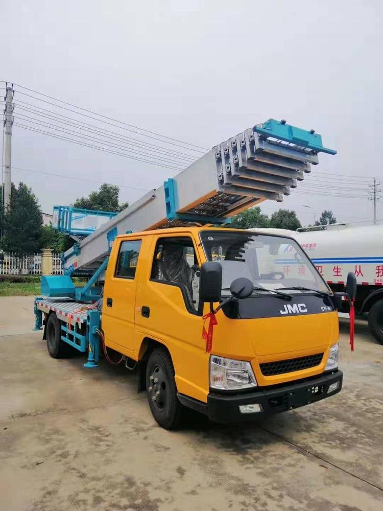 32米藍(lán)牌高空作業(yè)車(chē)