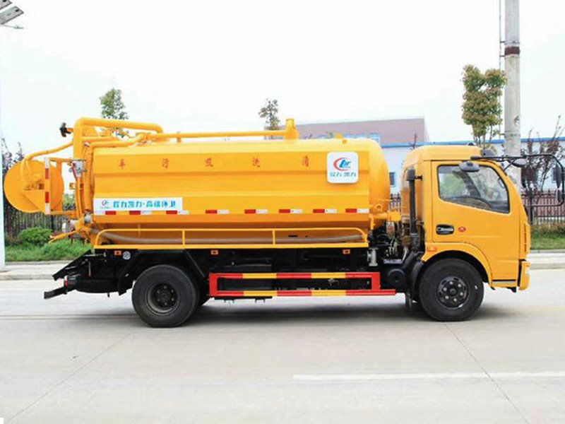東風(fēng)大多利卡清洗吸污車(chē)