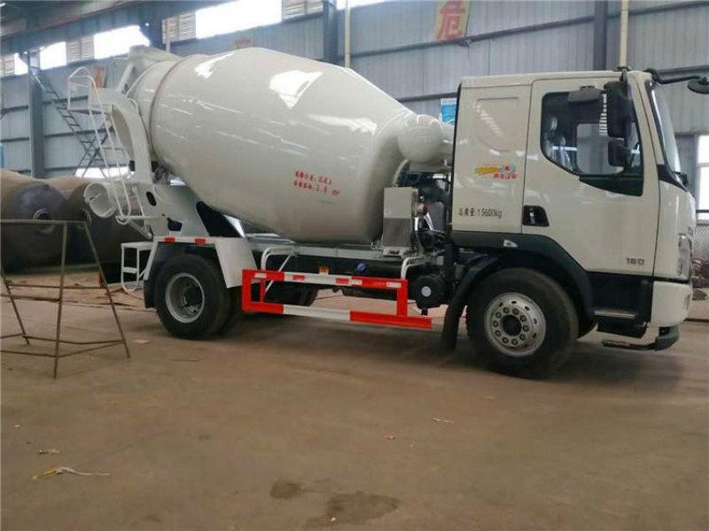 攪拌車機(jī)油出現(xiàn)問題如何解決