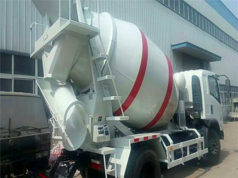 攪拌車機(jī)油出現(xiàn)問題如何解決